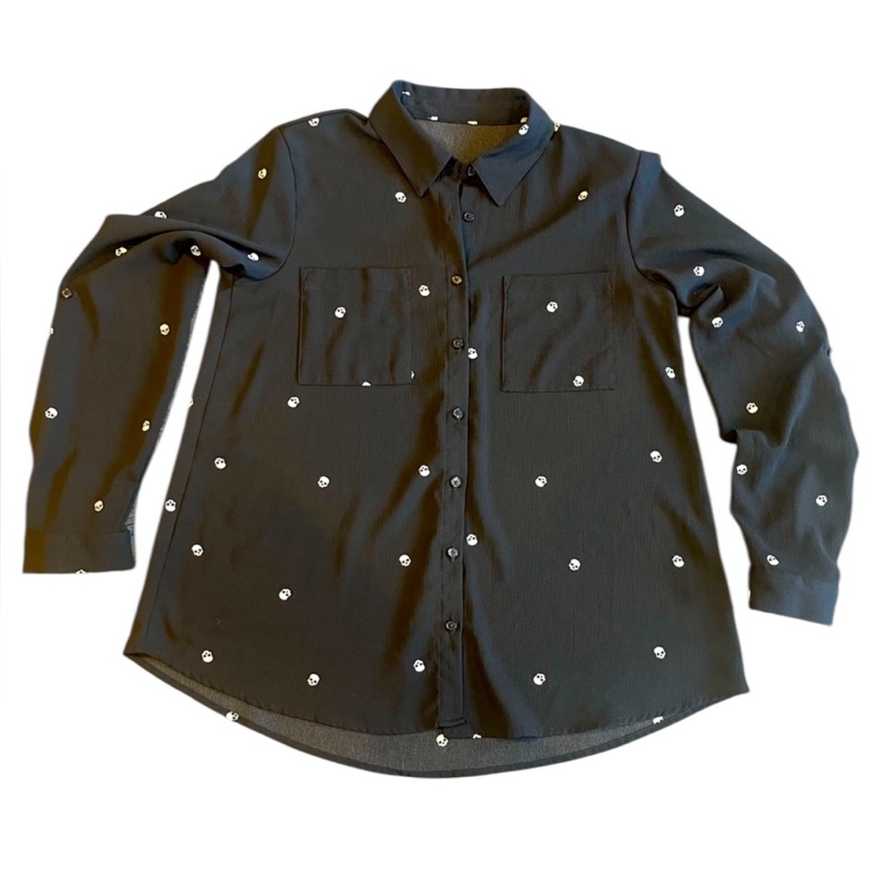 Pink Rose Women’s Skull Print‎ Button-Down Shirt | Small | Black & White